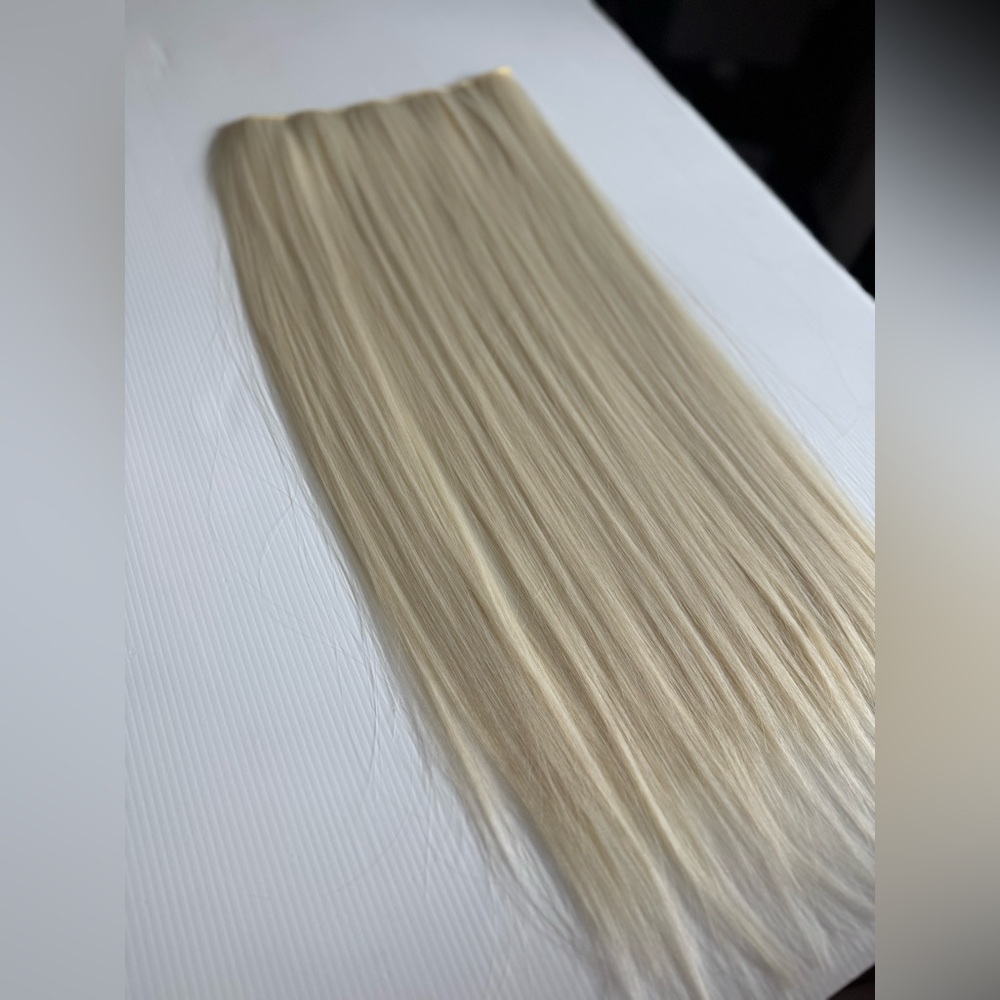 24” One-Piece Clip-In Hair Extension Platinum Blonde Straight Hair Natural look - Picture 9 of 14
